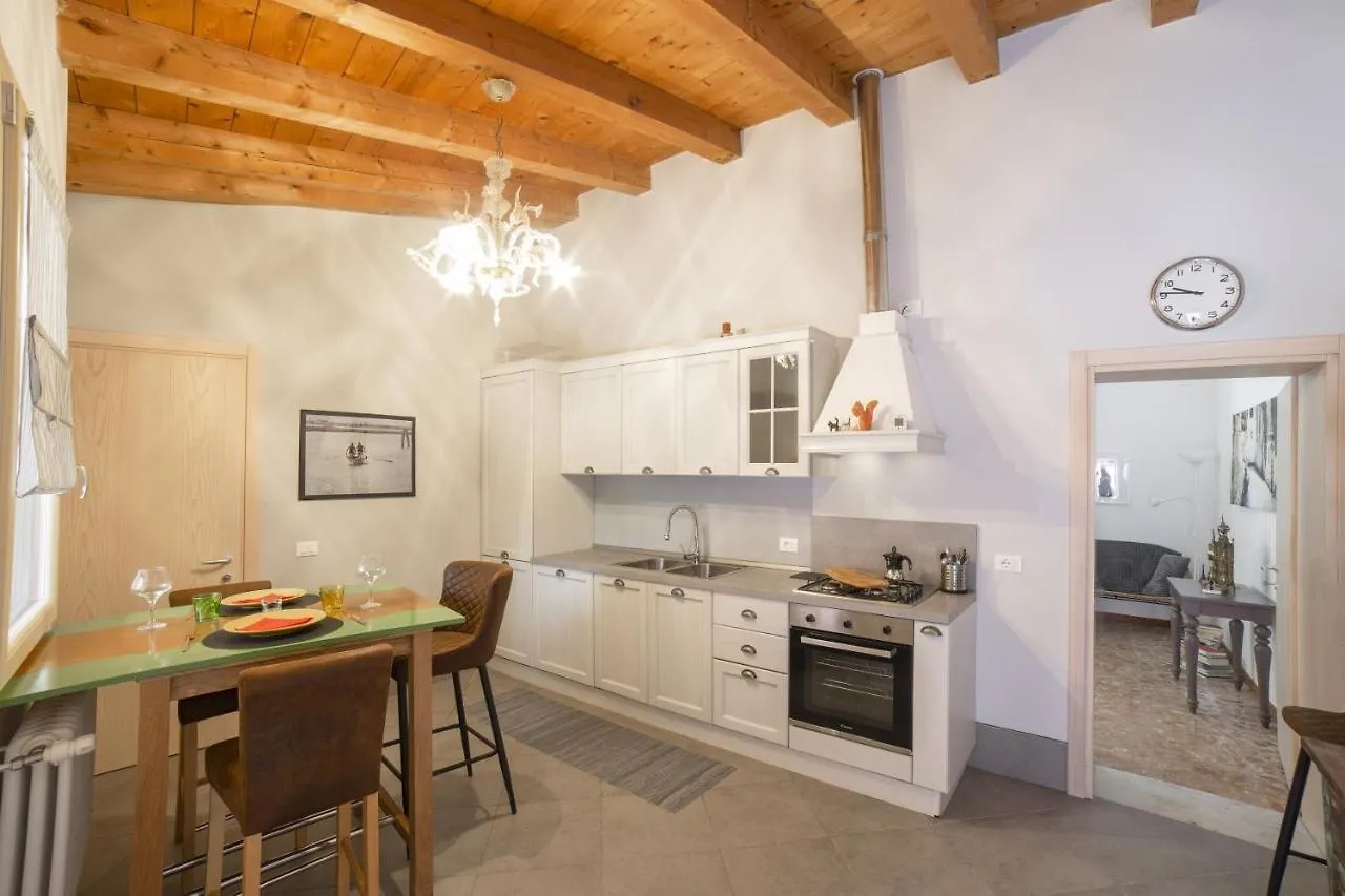 Ca' De La Gondola, Murano Venice Apartment