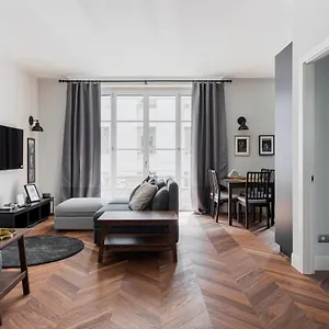  Apartment Wide And Bright Two Bedroom Apartment- Via Freguglia Italy